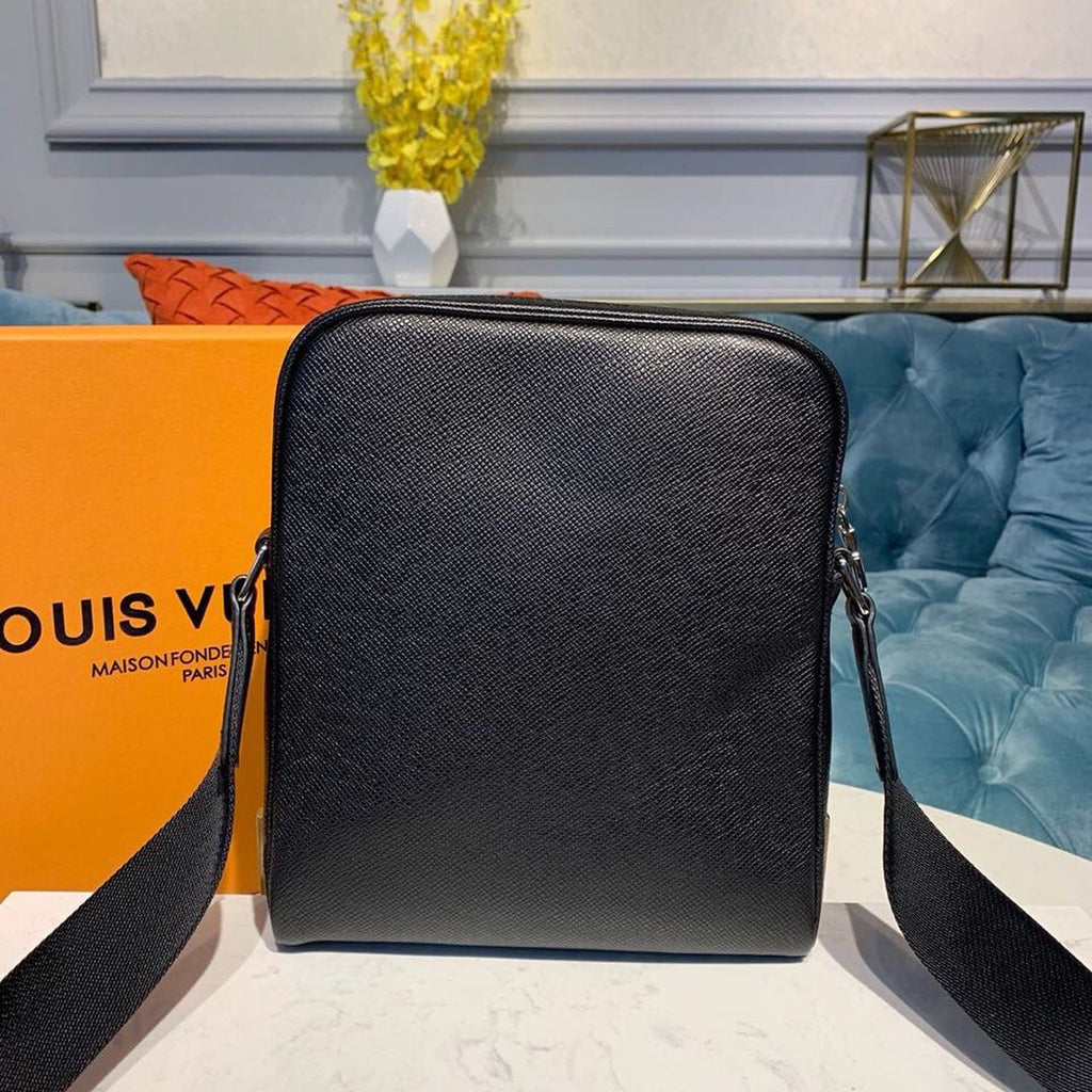 Louis Vuitton Alex Messenger Taiga Black For Men, Bags, Shoulder And Crossbody Bags 9.8in/25cm Louis Vuitton M30265
