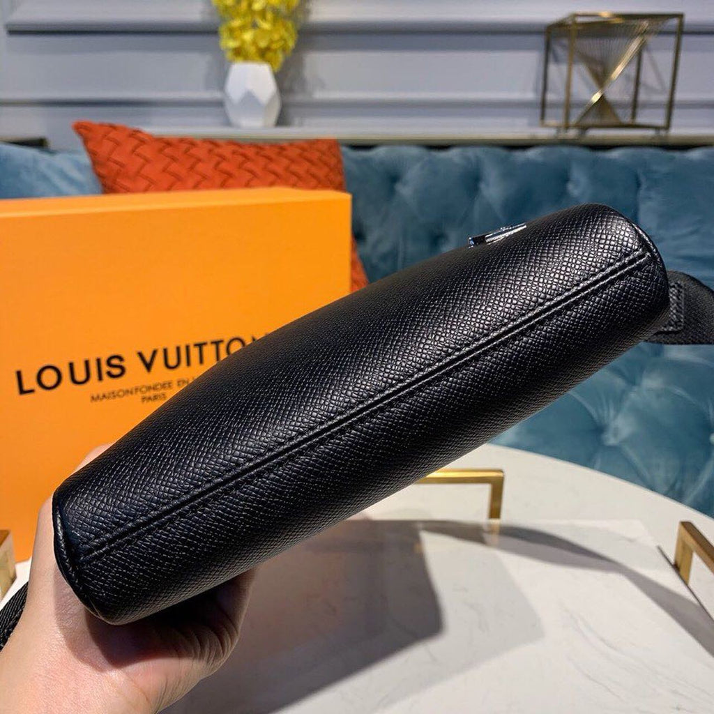 Louis Vuitton Alex Messenger Taiga Black For Men, Bags, Shoulder And Crossbody Bags 9.8in/25cm Louis Vuitton M30265