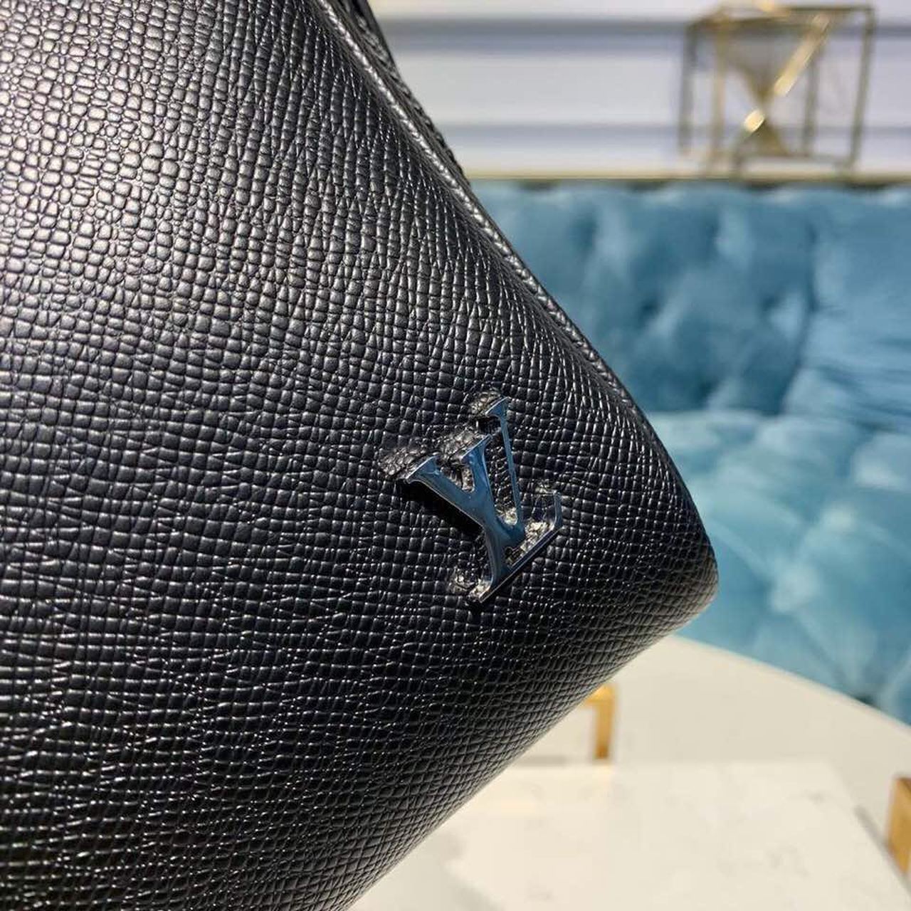 Louis Vuitton Alex Messenger Taiga Black For Men, Bags, Shoulder And Crossbody Bags 9.8in/25cm Louis Vuitton M30265