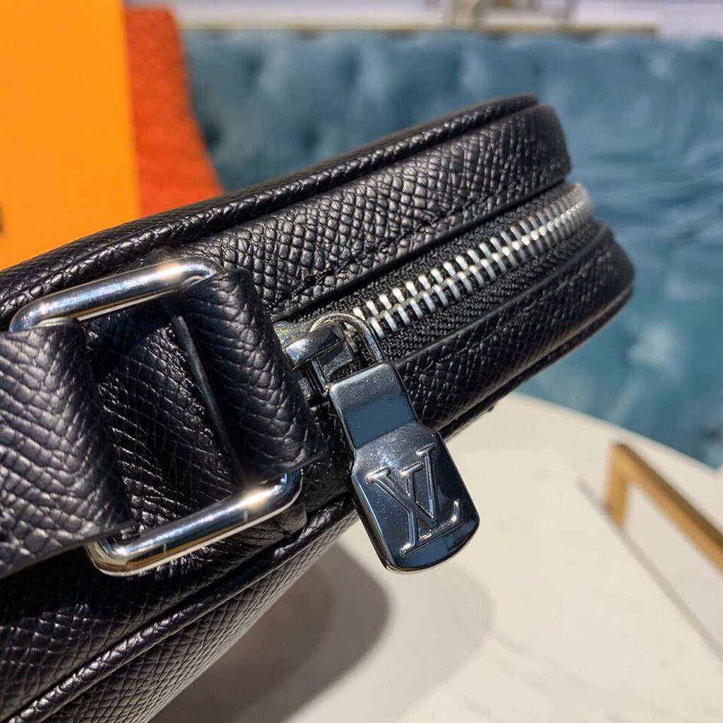 Louis Vuitton Alex Messenger Taiga Black For Men, Bags, Shoulder And Crossbody Bags 9.8in/25cm Louis Vuitton M30265
