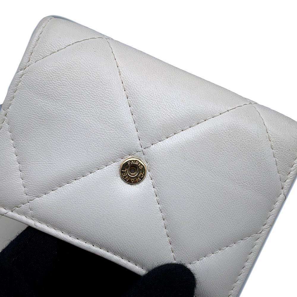 CHANEL CHANEL19 ChainShoulder Coin purse WhiteAP1787 Lambskin