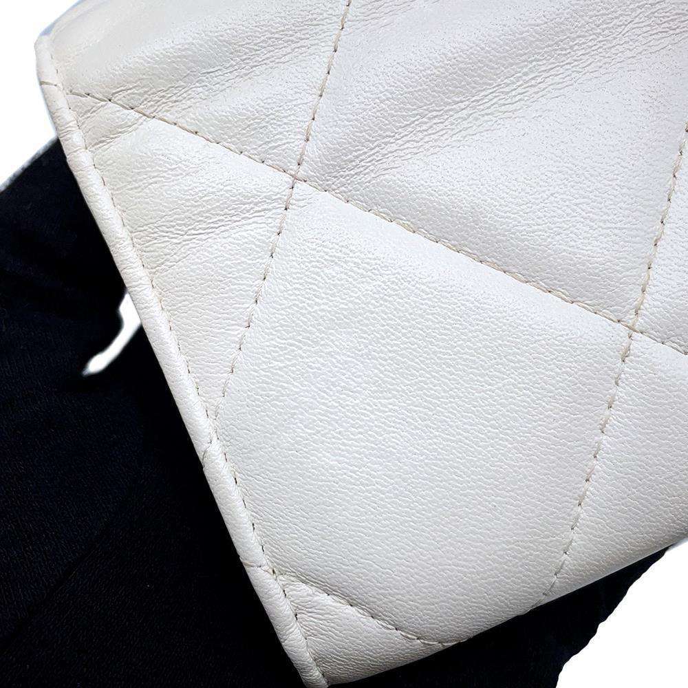 CHANEL CHANEL19 ChainShoulder Coin purse WhiteAP1787 Lambskin