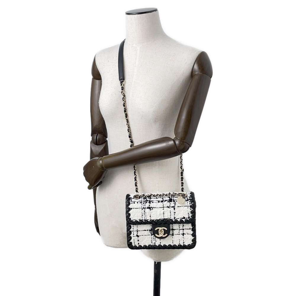 CHANEL Tweed Shoulder Bag Black/WhiteAS2495 Tweed Calf Leather