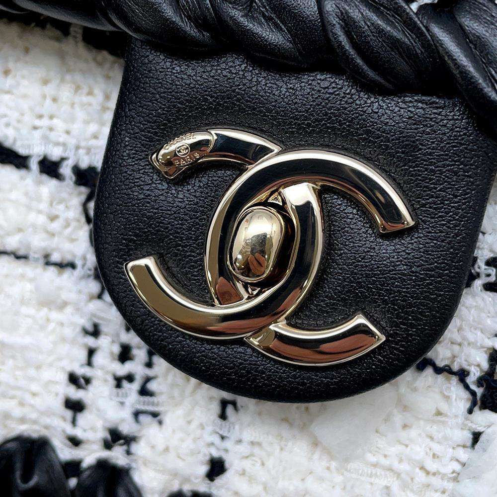 CHANEL Tweed Shoulder Bag Black/WhiteAS2495 Tweed Calf Leather