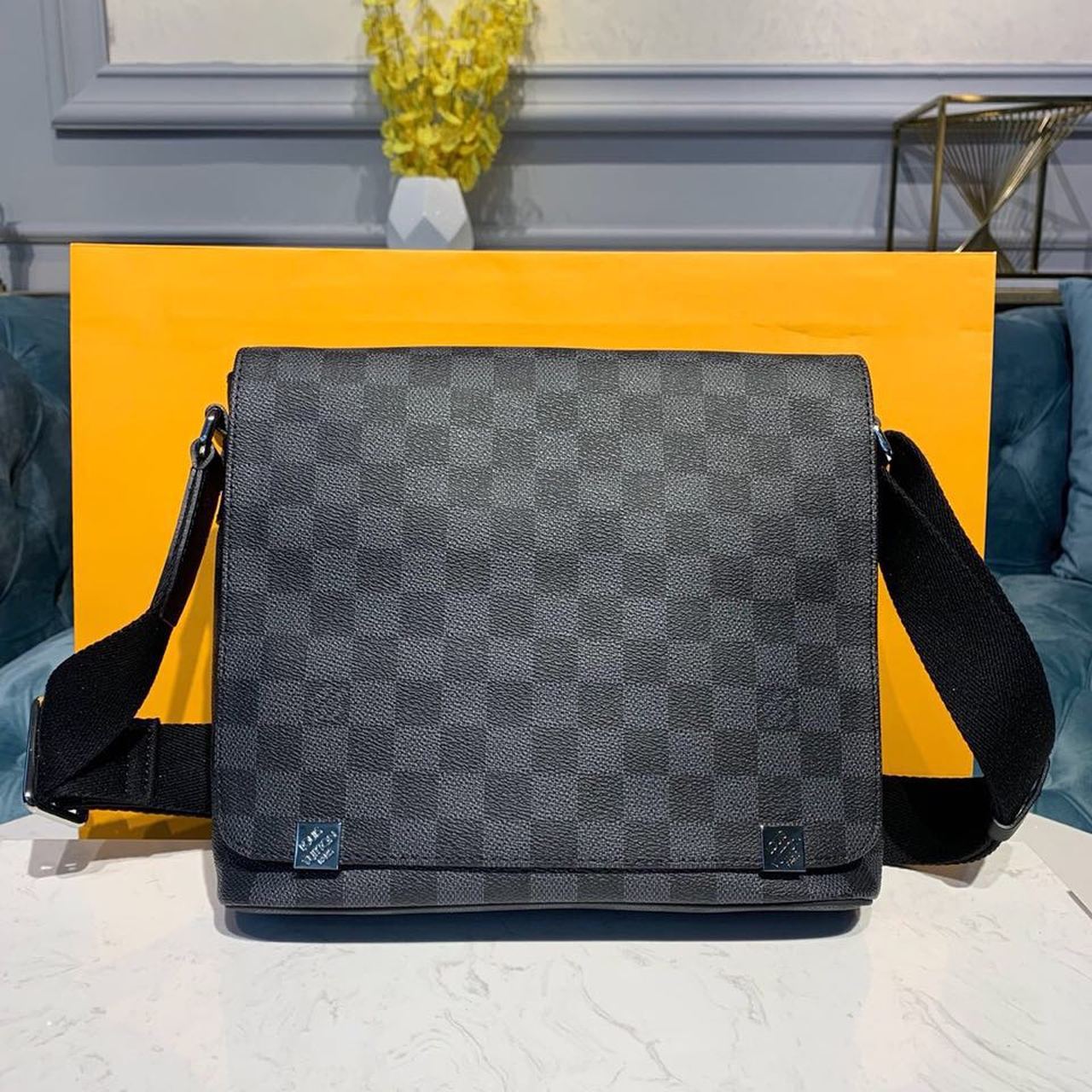 Louis Vuitton GLAMIstrict PM Damier Graphite Canvas For Men, Bags, Shoulder And Crossbody Bags 9.8in/25cm Louis Vuitton N41028
