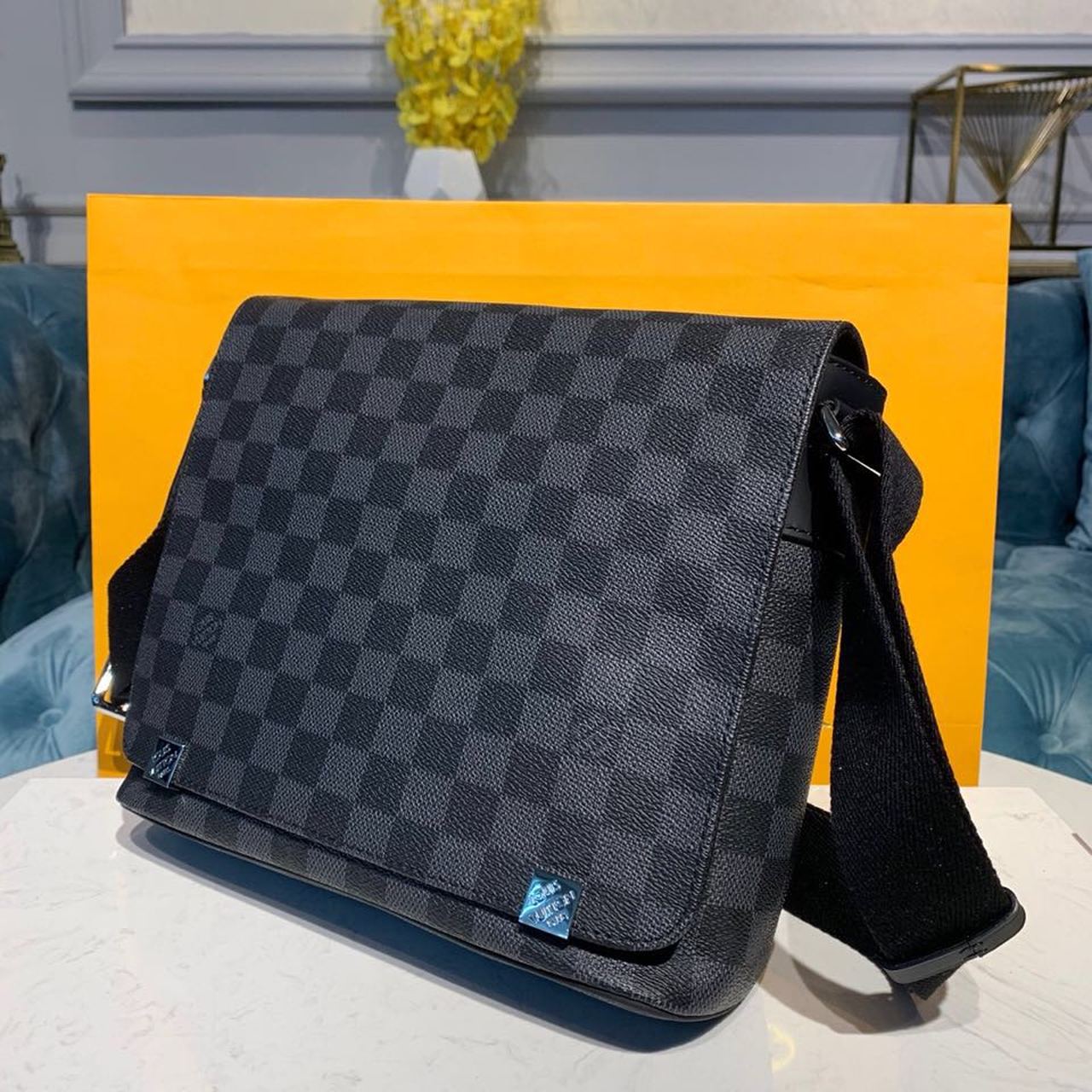 Louis Vuitton GLAMIstrict PM Damier Graphite Canvas For Men, Bags, Shoulder And Crossbody Bags 9.8in/25cm Louis Vuitton N41028