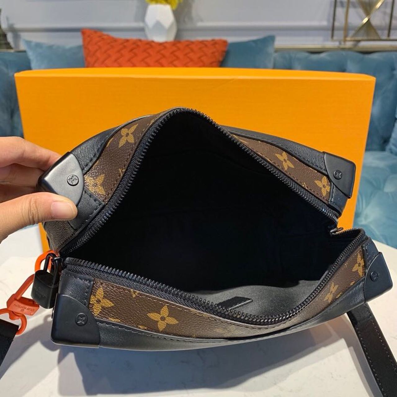 Louis Vuitton Soft Trunk Monogram Canvas For Men, Bags, Shoulder And Crossbody Bags 9.8in/25cm Louis Vuitton M44478