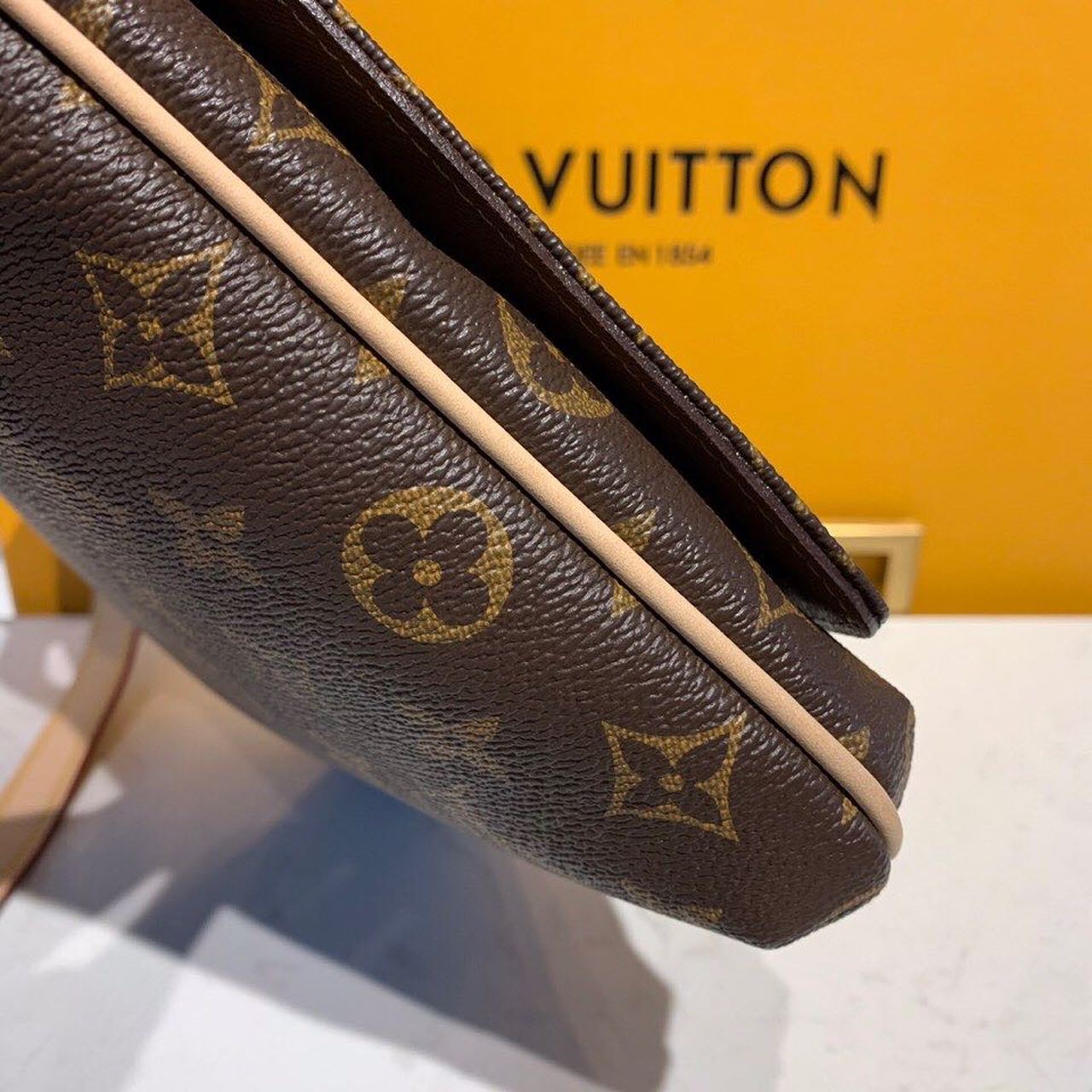 Louis Vuitton Tango Monogram Canvas For Women, Women’s Handbags, Shoulder And Crossbody Bags 9.1in/23cm Louis Vuitton M51257