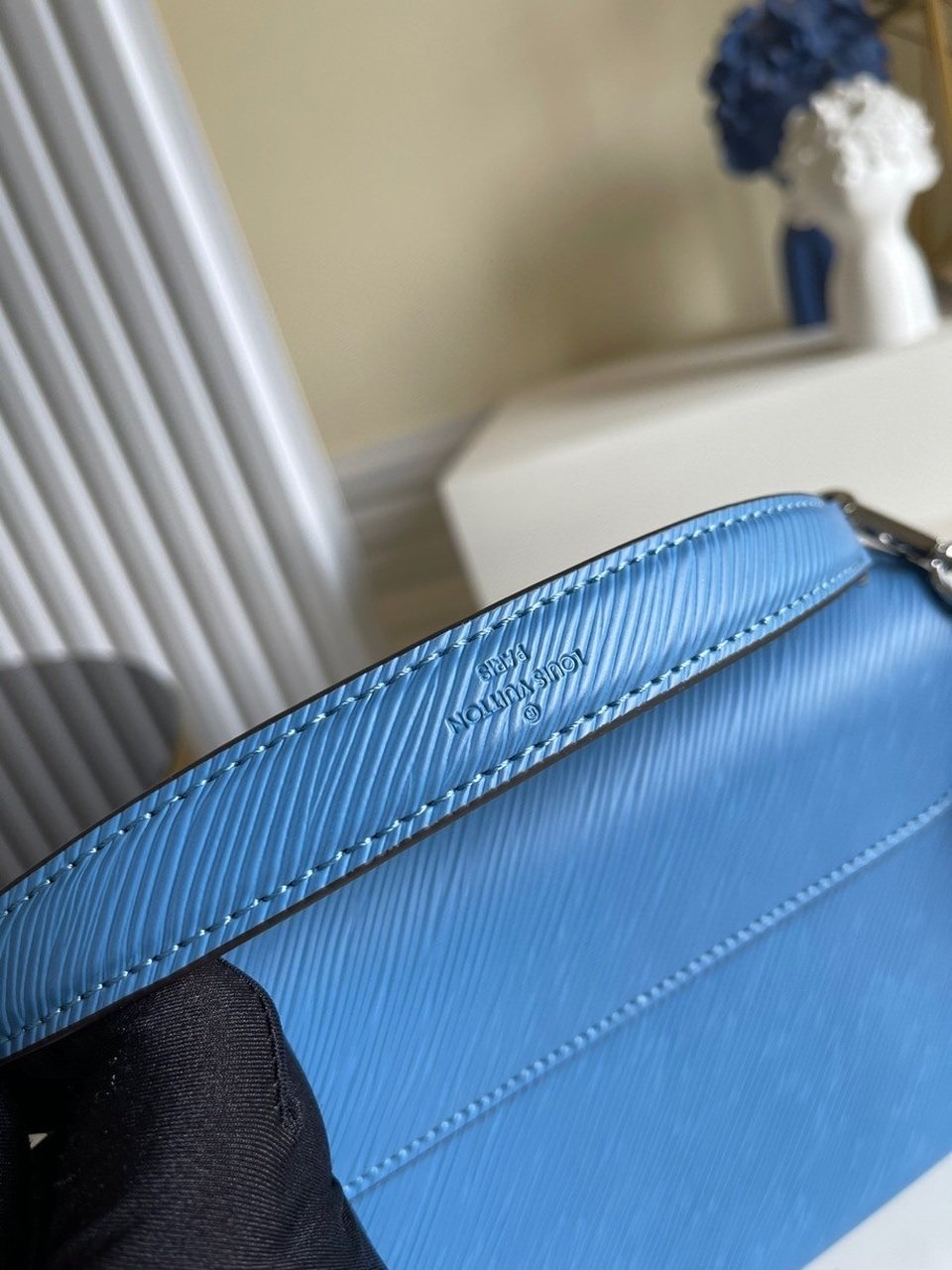 Louis Vuitton Twist MM Epi Blue For Women, WomenÃƒÂ¢Ã¢â€šÂ¬Ã¢â€žÂ¢s Handbags, Shoulder And Crossbody Bags 9.1in/23cm Louis Vuitton