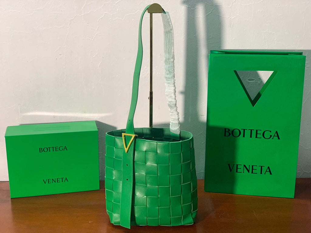 Bottega Veneta Shoulder Bag Nappa Green, For Women, Women’s Bags 12.9in/33cm