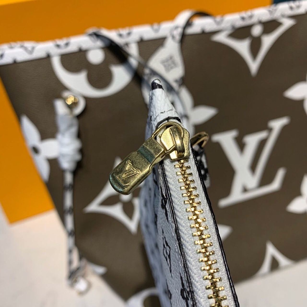 Louis Vuitton Neverfull MM Tote Bag Monogram Canvas Khaki/Beige For Women,  Shoulder Bags 12.2in/31cm Louis Vuitton M44568