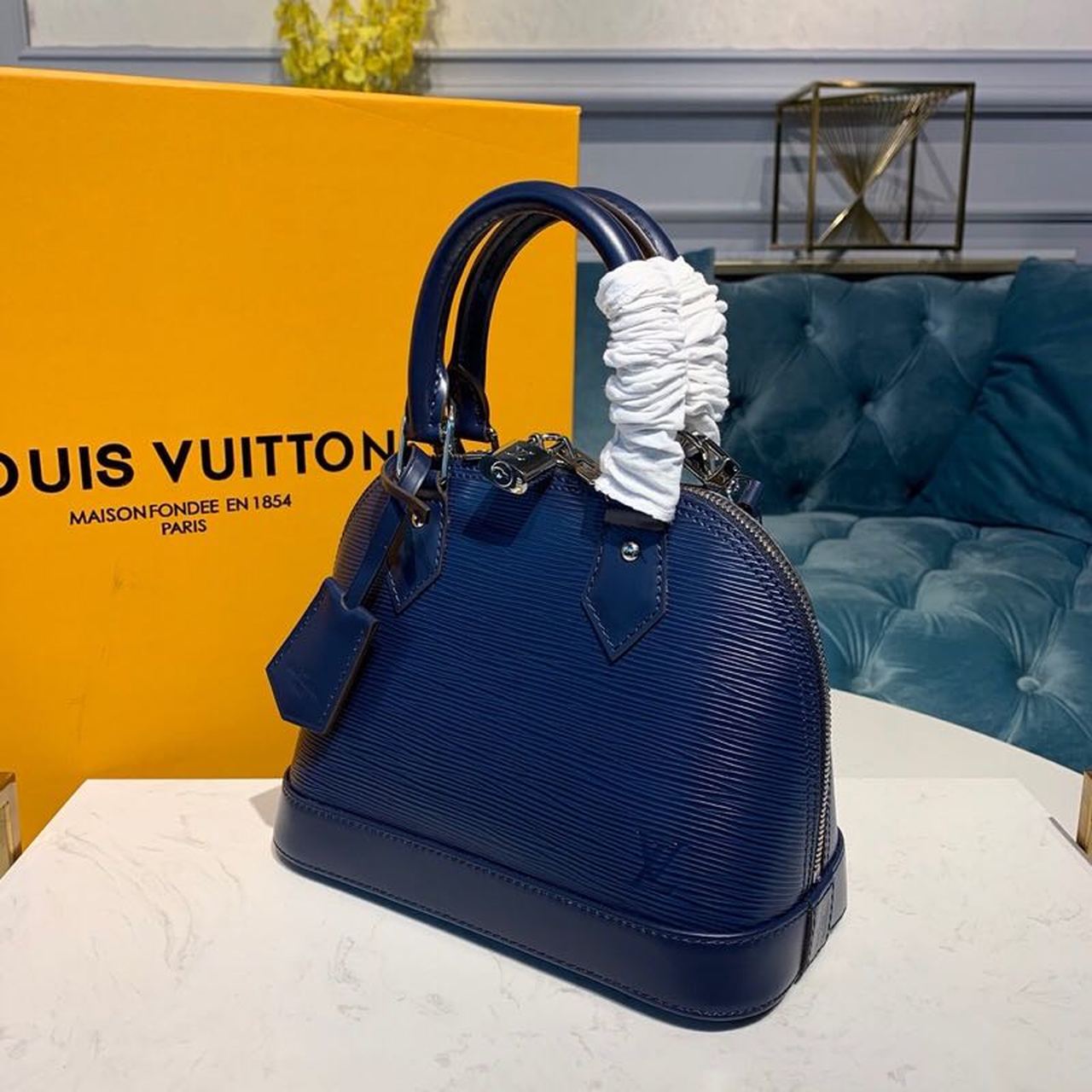 Louis Vuitton Alma Epi InGLAMIgo Blue For Women, WomenÃƒÂ¢Ã¢â€šÂ¬Ã¢â€žÂ¢s Handbags, Shoulder And Crossbody Bags 9.2in/23.5cm Louis Vuitton M40855