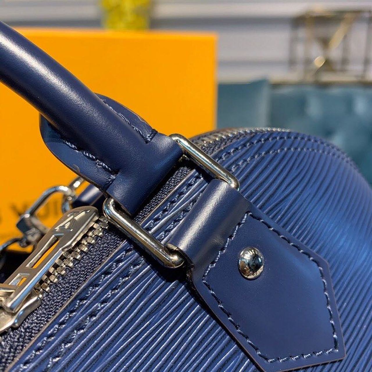 Louis Vuitton Alma Epi InGLAMIgo Blue For Women, WomenÃƒÂ¢Ã¢â€šÂ¬Ã¢â€žÂ¢s Handbags, Shoulder And Crossbody Bags 9.2in/23.5cm Louis Vuitton M40855