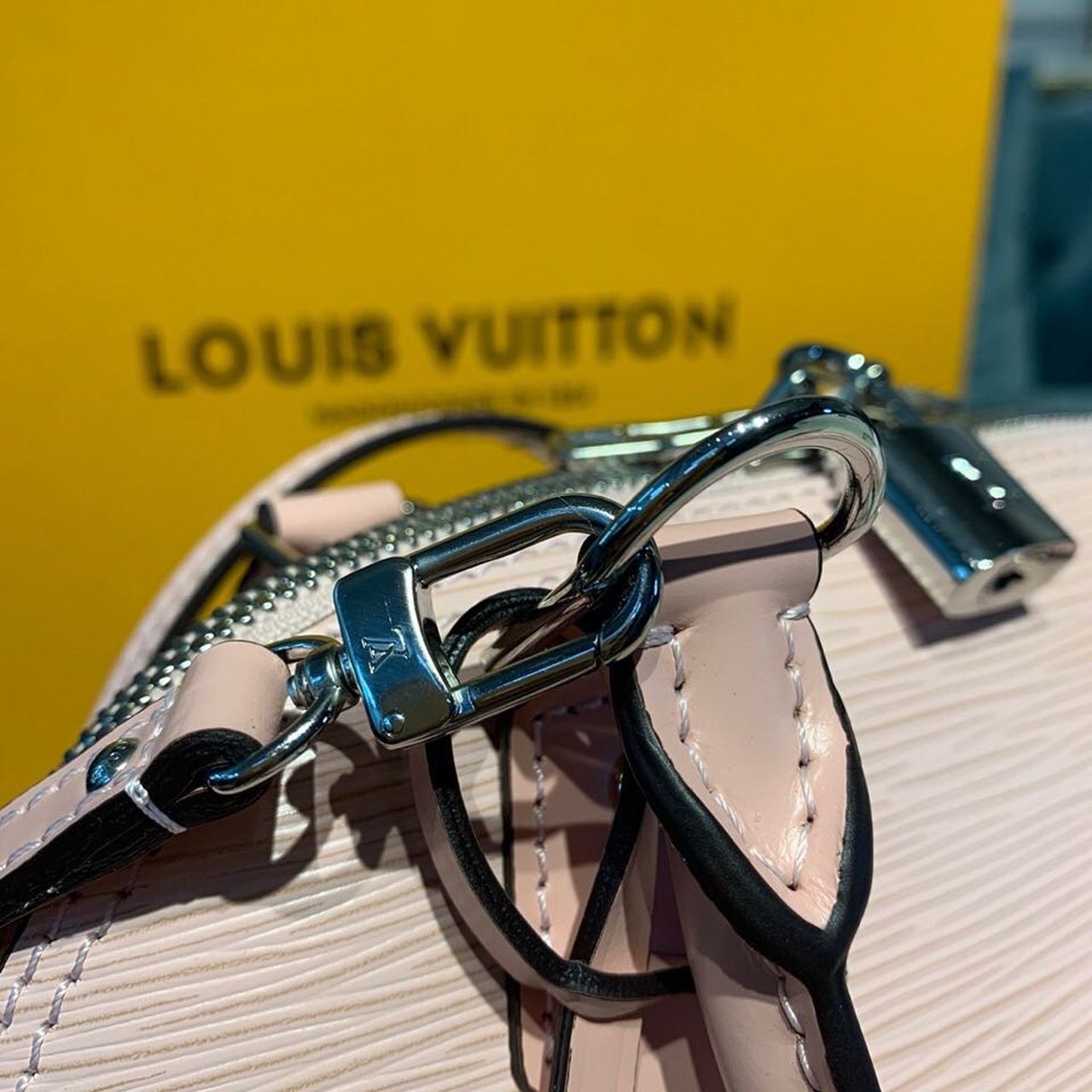 Louis Vuitton Alma Epi Rose Ballerine Pink For Women,  Shoulder And Crossbody Bags 9.2in/23.5cm Louis Vuitton M41327