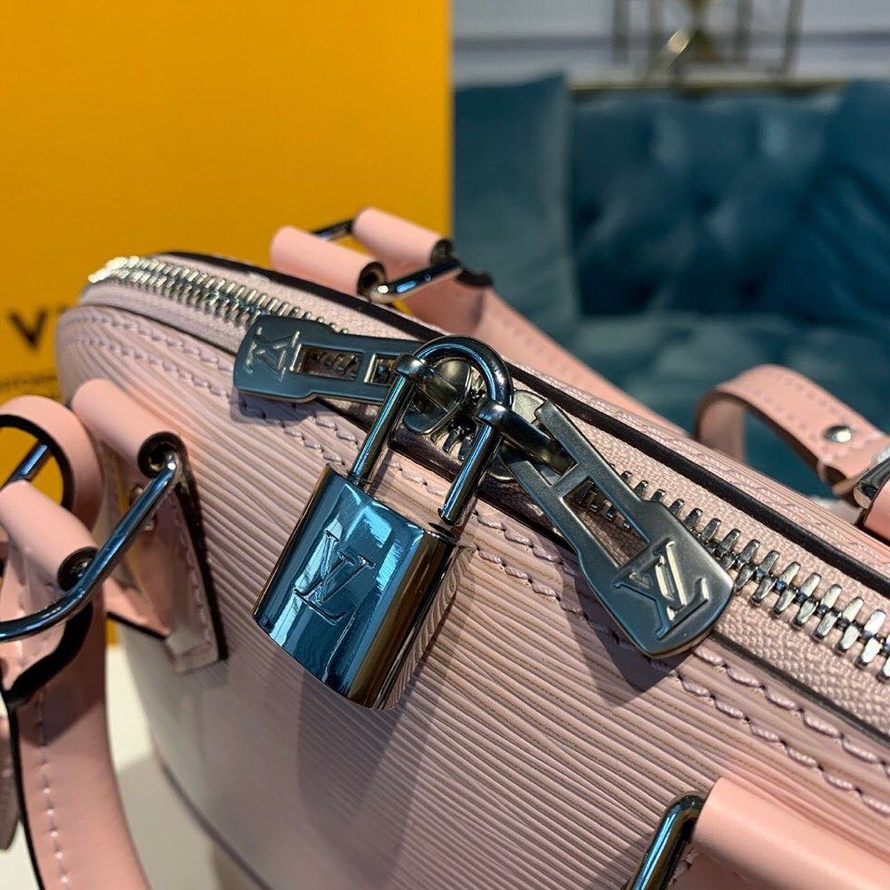 Louis Vuitton Alma Epi Rose Ballerine Pink For Women,  Shoulder And Crossbody Bags 9.2in/23.5cm Louis Vuitton M41327