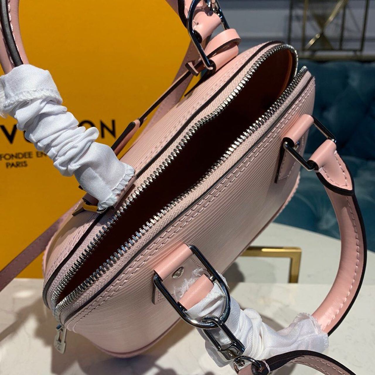Louis Vuitton Alma Epi Rose Ballerine Pink For Women,  Shoulder And Crossbody Bags 9.2in/23.5cm Louis Vuitton M41327