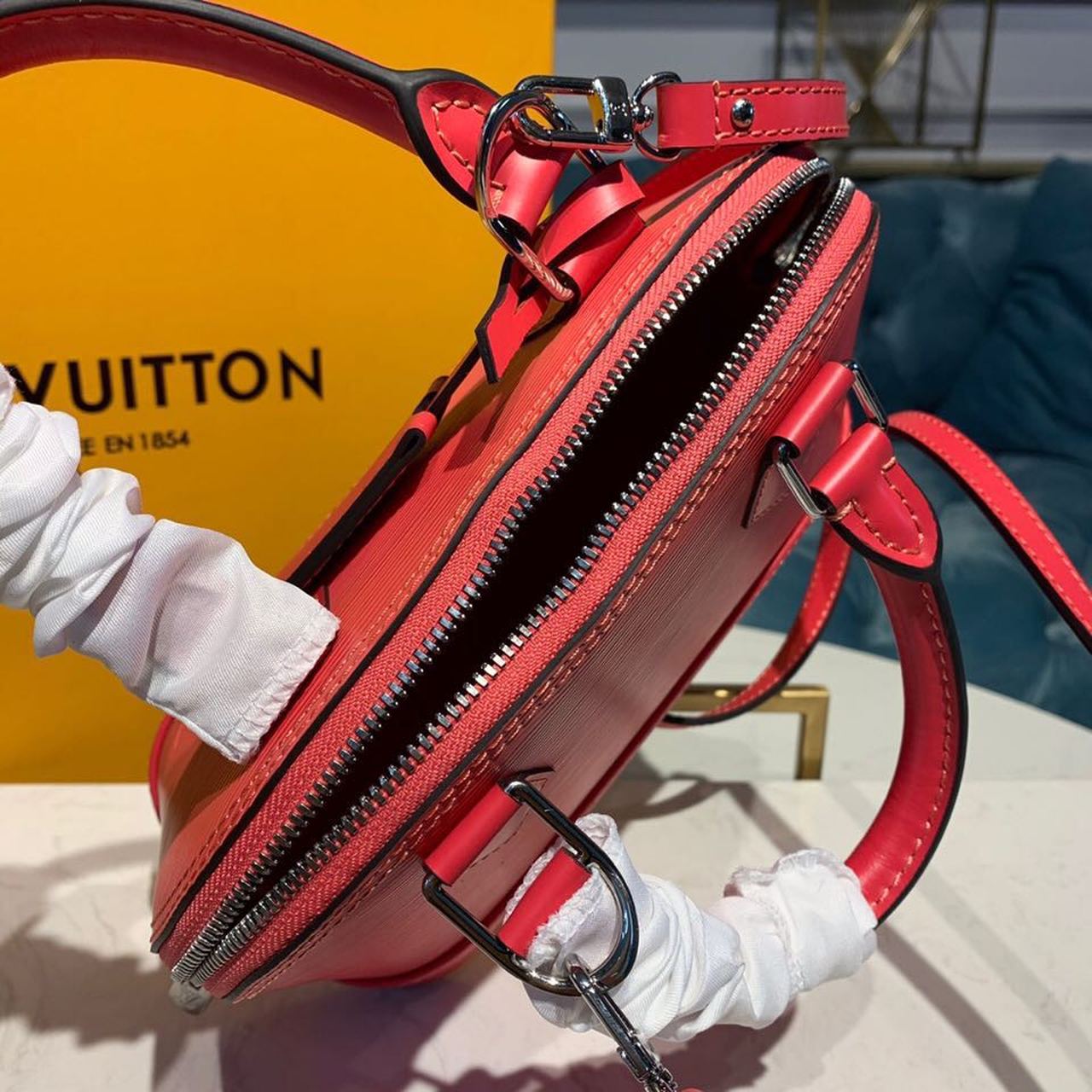 Louis Vuitton Alma Epi Hot Pink For Women, WomenÃƒÂ¢Ã¢â€šÂ¬Ã¢â€žÂ¢s Handbags, Shoulder And Crossbody Bags 9.2in/23.5cm Louis Vuitton