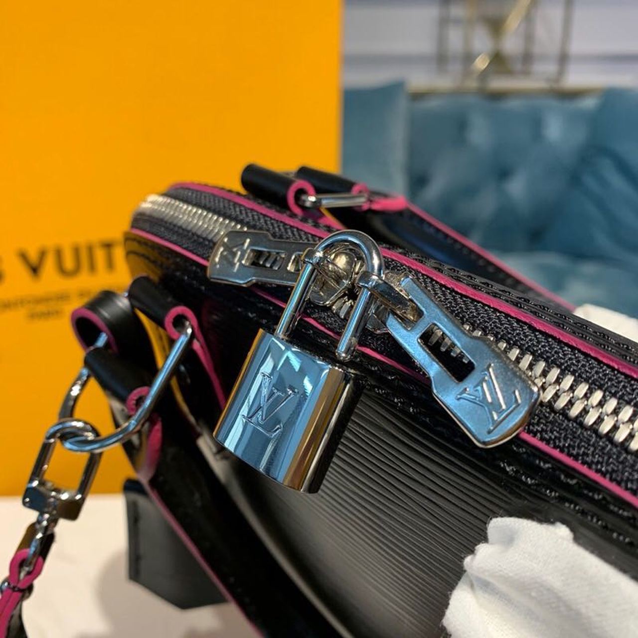 Louis Vuitton Alma Epi Black/Pink For Women,  Shoulder And Crossbody Bags 9.2in/23.5cm Louis Vuitton