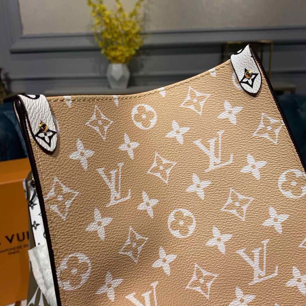 Louis Vuitton OnTheGo GM Tote Bag Monogram Giant Canvas Khaki/Cream/Beige For Women,  Shoulder Bags 16.3in/41.5cm Louis Vuitton M44571