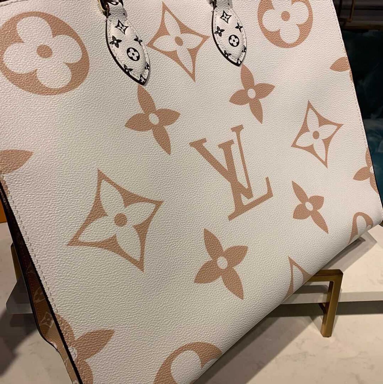 Louis Vuitton OnTheGo GM Tote Bag Monogram Giant Canvas Khaki/Cream/Beige For Women,  Shoulder Bags 16.3in/41.5cm Louis Vuitton M44571