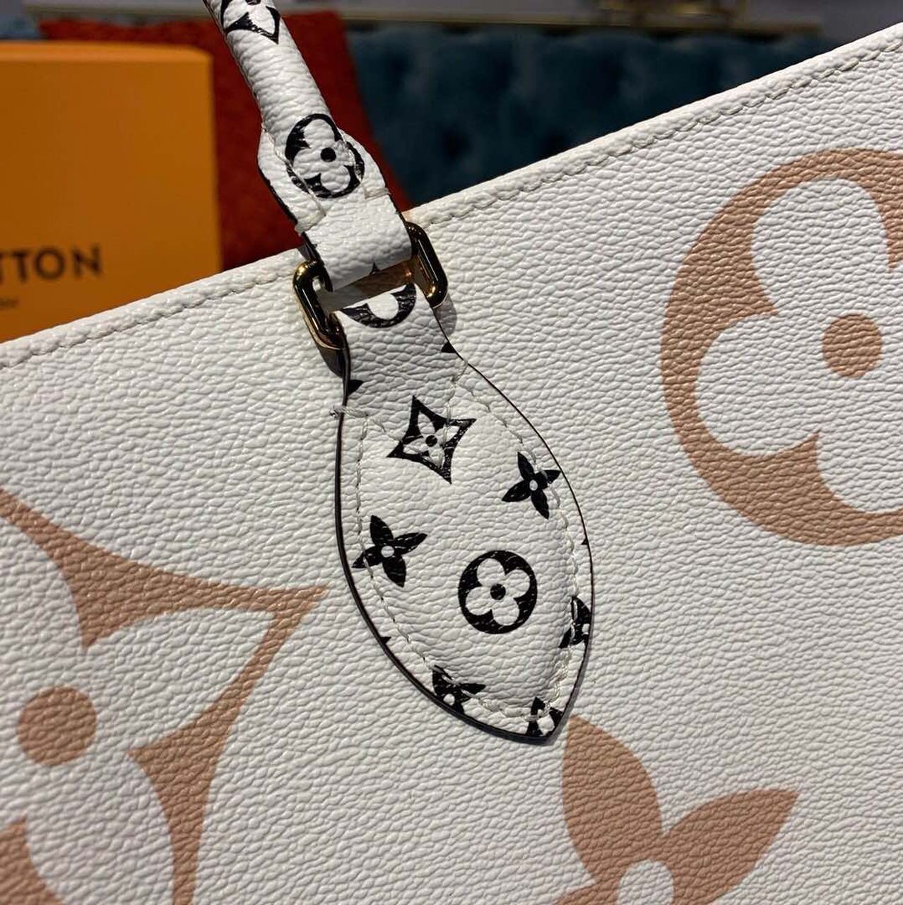 Louis Vuitton OnTheGo GM Tote Bag Monogram Giant Canvas Khaki/Cream/Beige For Women,  Shoulder Bags 16.3in/41.5cm Louis Vuitton M44571