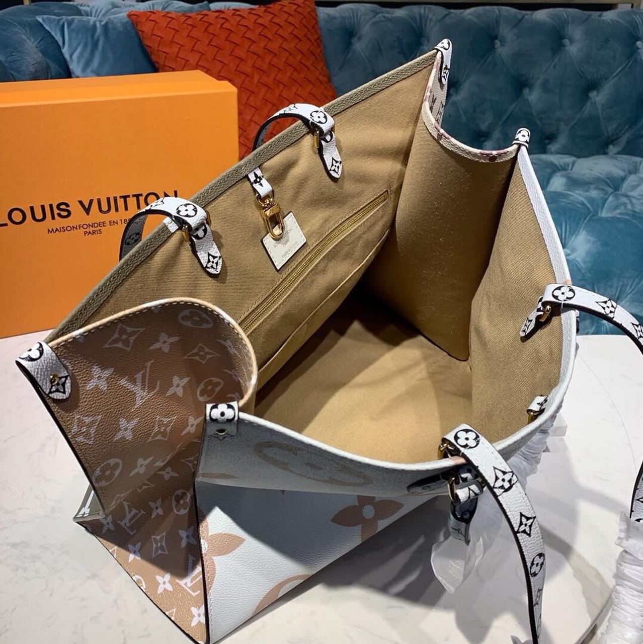 Louis Vuitton OnTheGo GM Tote Bag Monogram Giant Canvas Khaki/Cream/Beige For Women,  Shoulder Bags 16.3in/41.5cm Louis Vuitton M44571