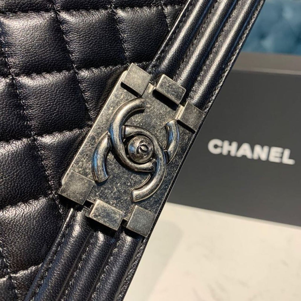Chanel Small Boy Handbag SiLouis Vuittoner Hardware Black For Women, Women’s Bags, Shoulder And Crossbody Bags 7.8in/20cm A67085