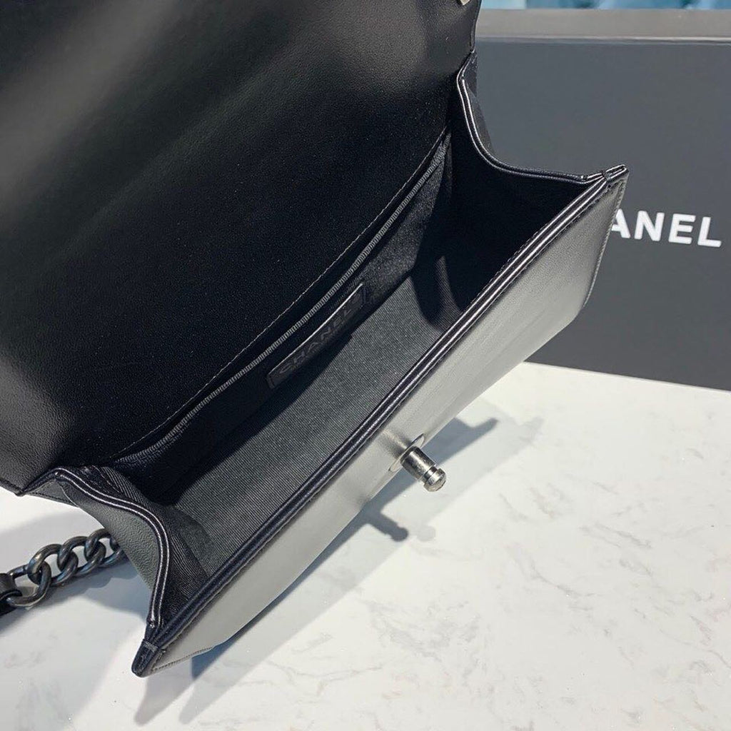 ChanelSmall Boy Handbag SiLouis Vuittoner Hardware Black For Women Bags, Shoulder And Crossbody Bags 7.8in/20cm A67085