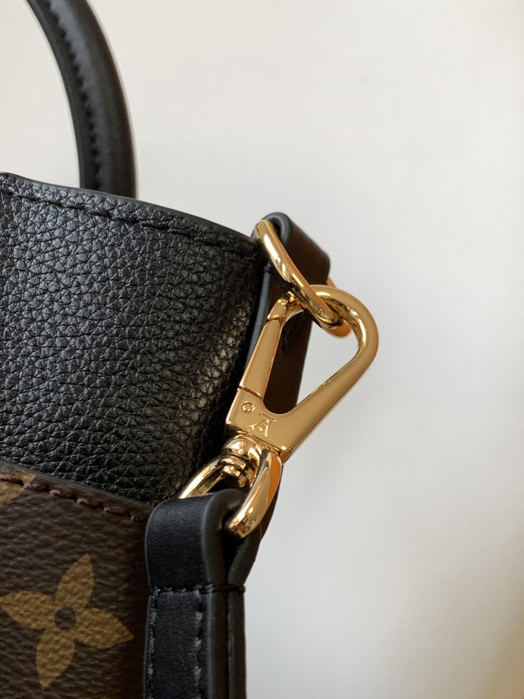 Louis Vuitton On My Side PM Tote Bag Monogram Canvas Black For Women,  Shoulder Bags 9.8in/25cm Louis Vuitton M57728