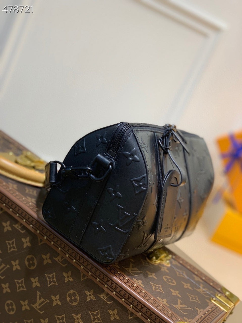 Louis Vuitton Keepall XS Monogram Seal Black For Men, Bags, Shoulder And Crossbody Bags 8.3in/21cm Louis Vuitton M57960