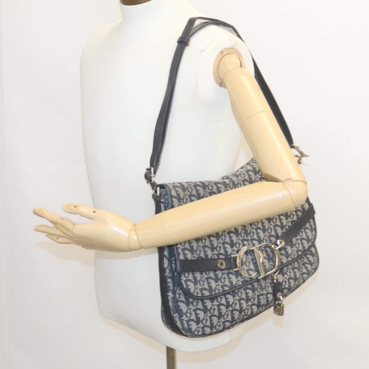 Christian Dior Vintage Cd Flap Messenger Bag Diorissimo Canvas Navy Canvas Shoulder Bag Bag (Pre-Owned)