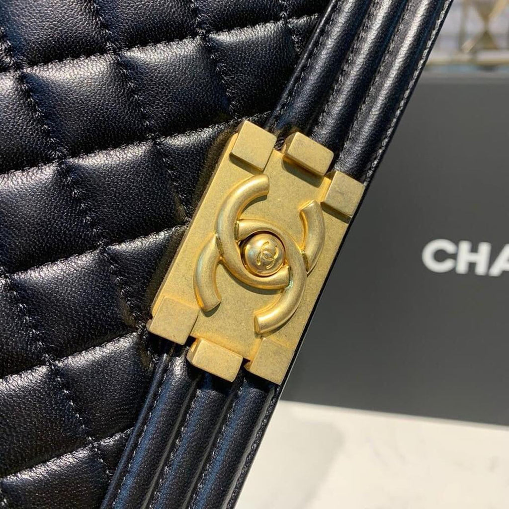 Chanel Boy Handbag Gold Toned Hardware Black For Women Bags, Shoulder And Crossbody Bags 9.8in/25cm A67086