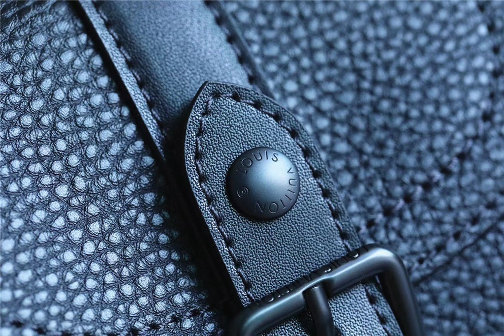 Louis Vuitton Christopher XS Taurillon Black For Men, Bags, Shoulder And Crossbody Bags 7.7in/19.5cm Louis Vuitton M58495