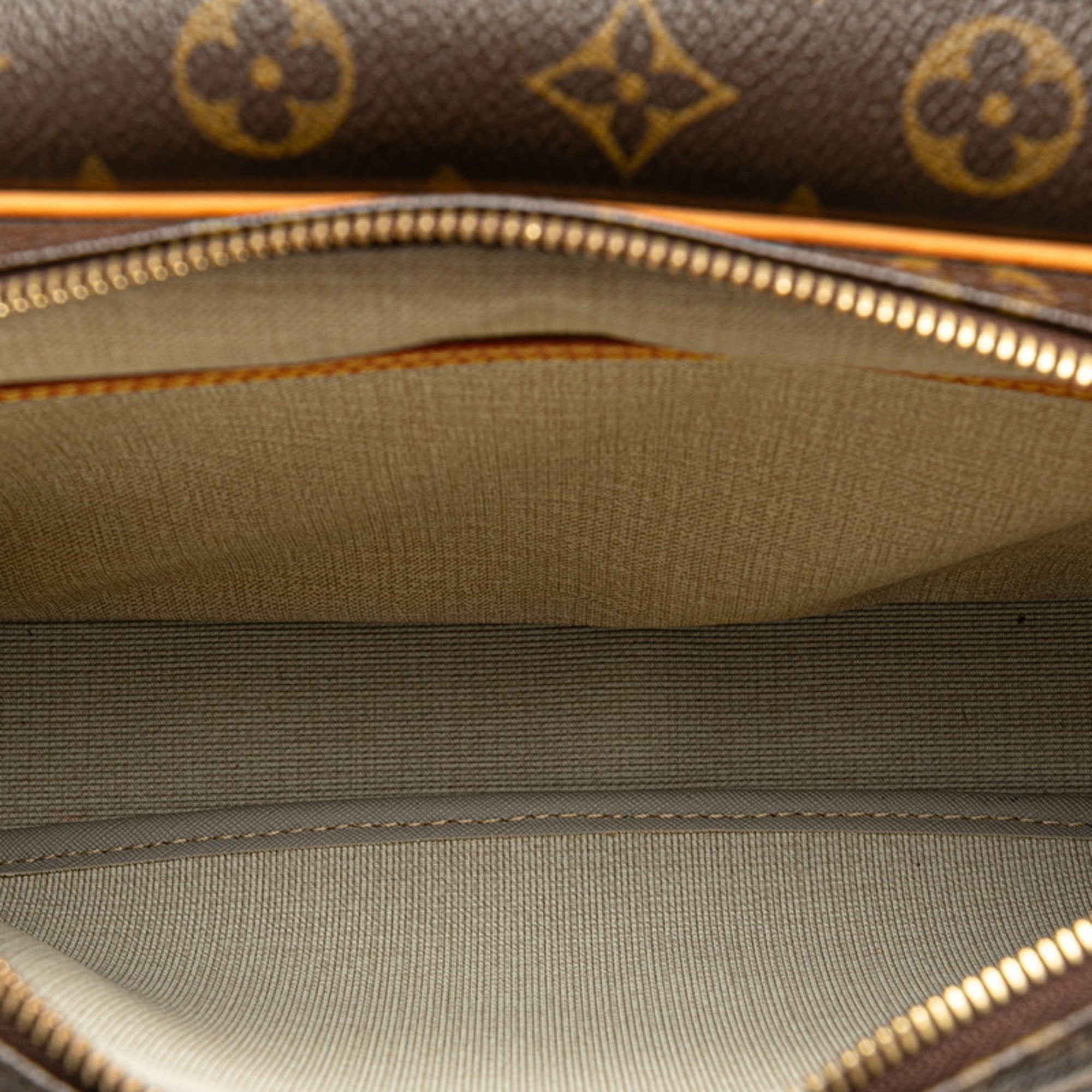 LOUIS VUITTON Reporter pm Shoulder Bag