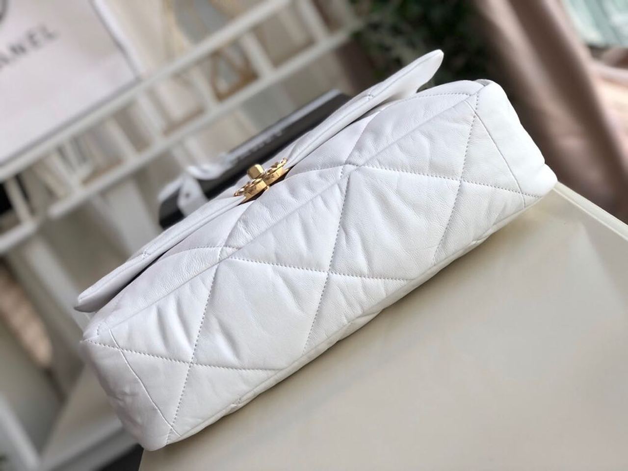 Chanel 19 Maxi HandBag White For Women, Women’s Bags, Shoulder And Crossbody Bags 14in/36cm AS1162