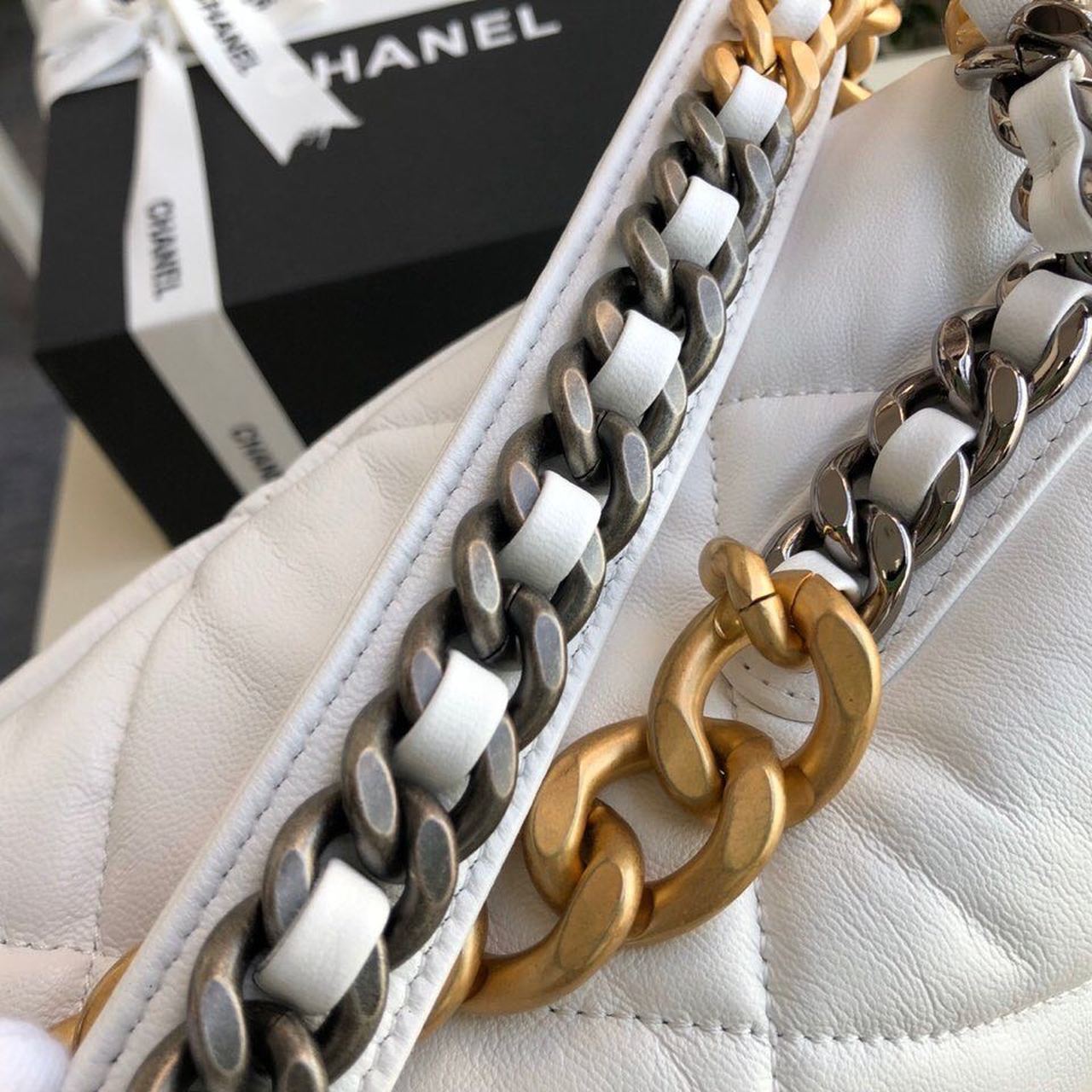 Chanel 19 Maxi HandBag White For Women Bags, Shoulder And Crossbody Bags 14in/36cm AS1162
