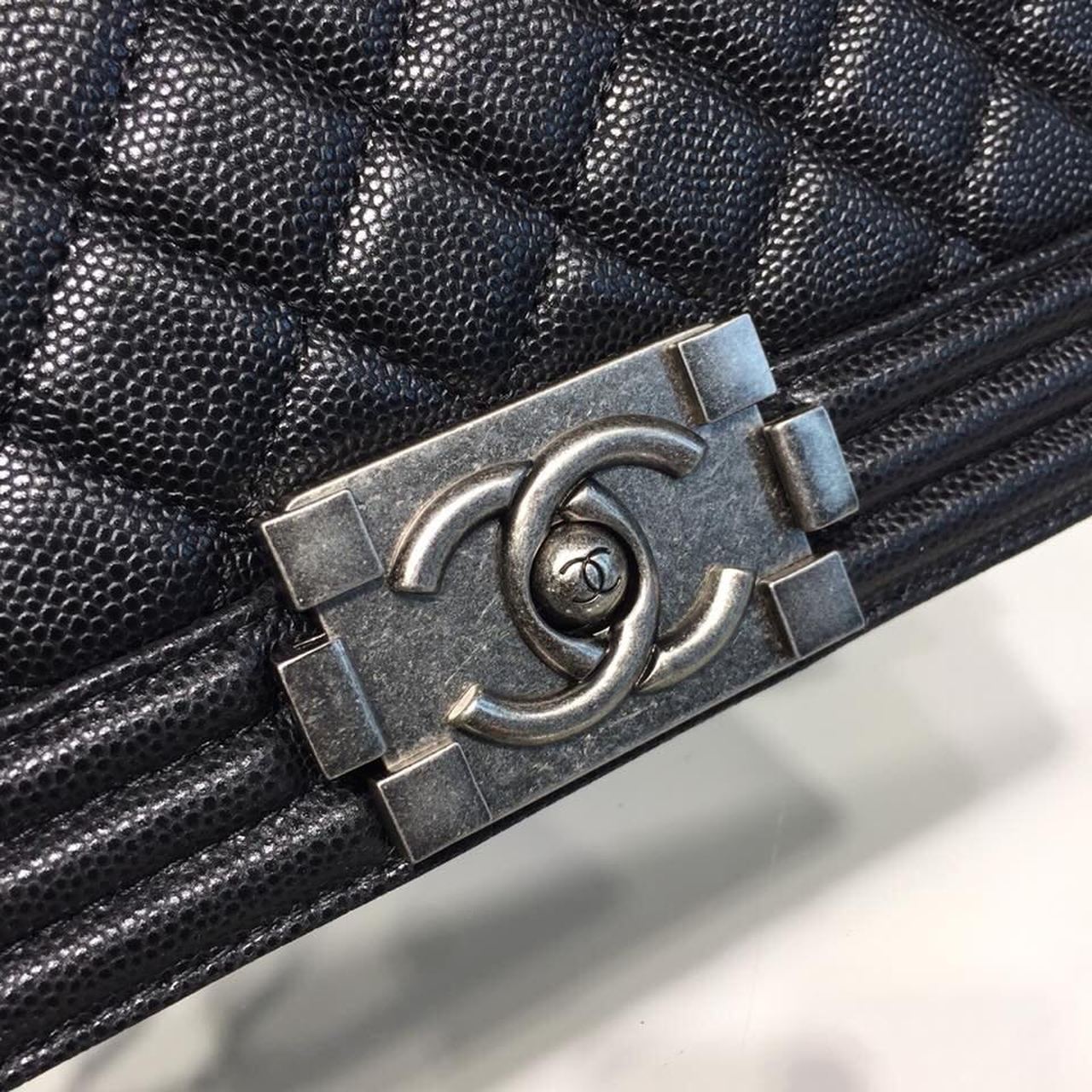 Chanel Boy Handbag SiLouis Vuittoner Hardware Black For Women, Women’s Handbags, Shoulder And Crossbody Bags 9.8in/25cm A67086