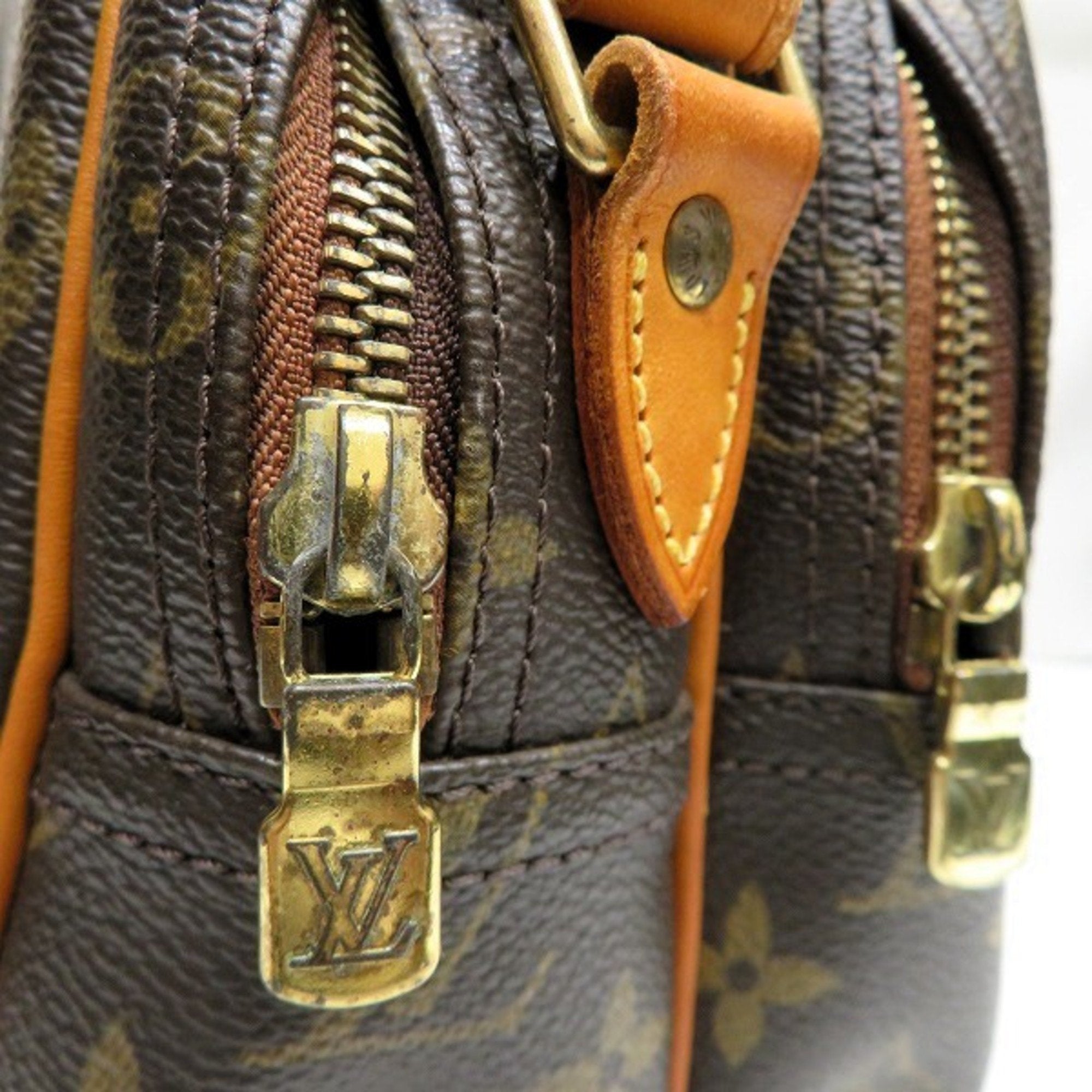 LOUIS VUITTON Reporter Shoulder Bag
