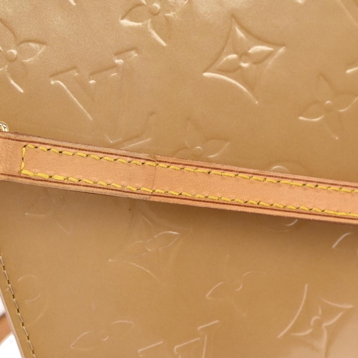 Louis Vuitton 2005 Beige Monogram Vernis Motte Shoulder Bag M91136