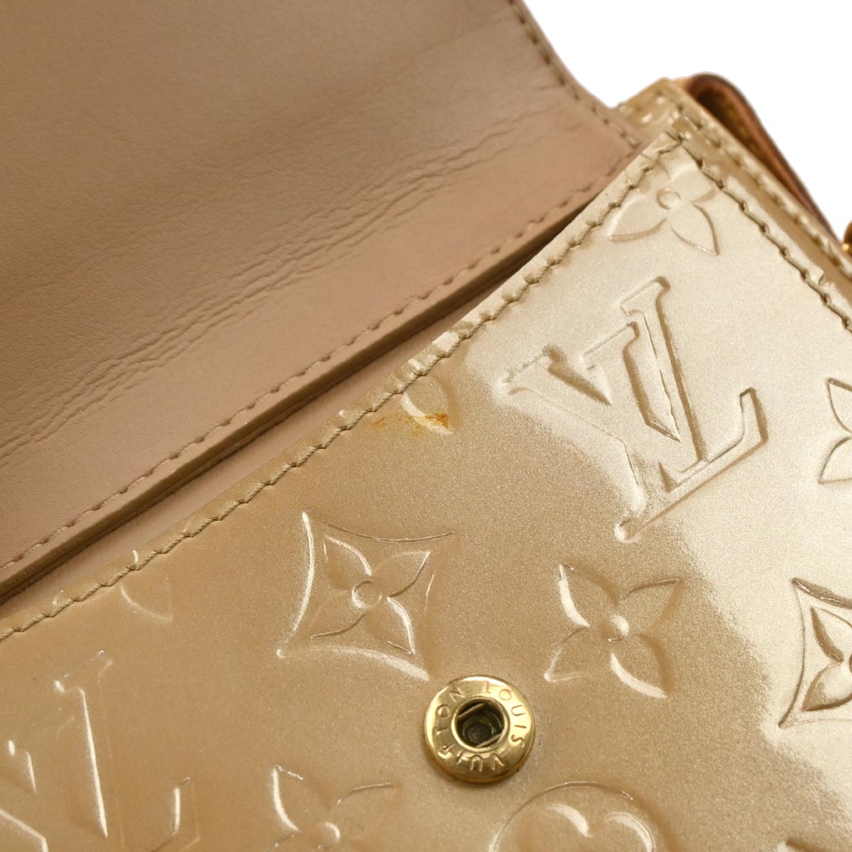 Louis Vuitton 2005 Beige Monogram Vernis Motte Shoulder Bag M91136
