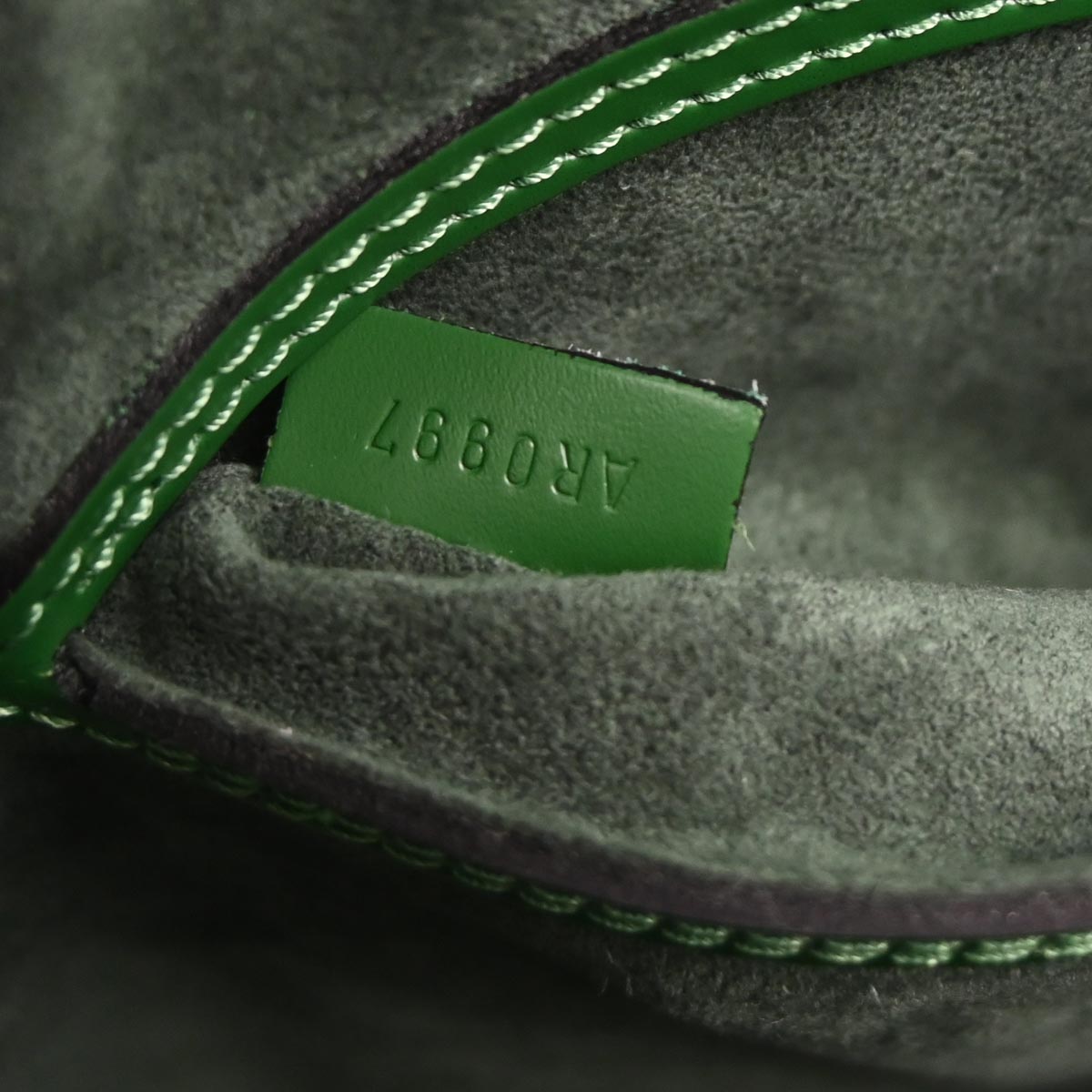 Louis Vuitton 1997 Green Epi Alma 2way Handbag M52144