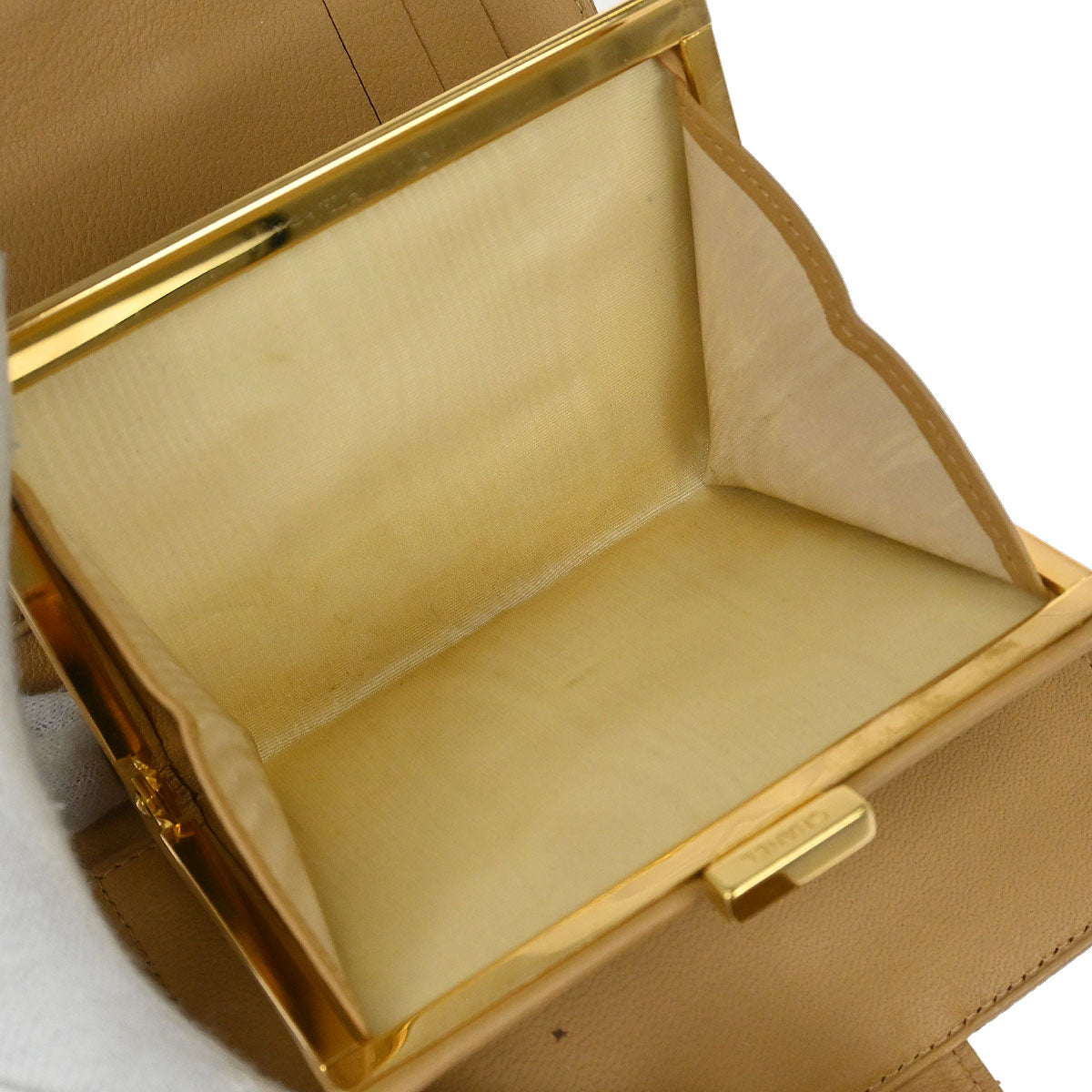 Chanel 1996-1997 Bifold Wallet Purse Beige Caviar Skin