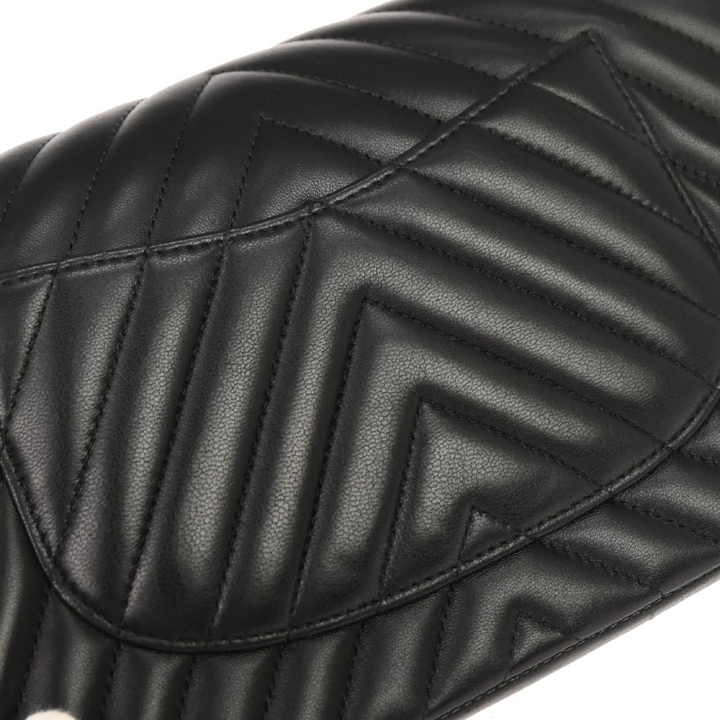 Chanel 2017-2018 Black Lambskin Chevron Medium Classic Double Flap Shoulder Bag