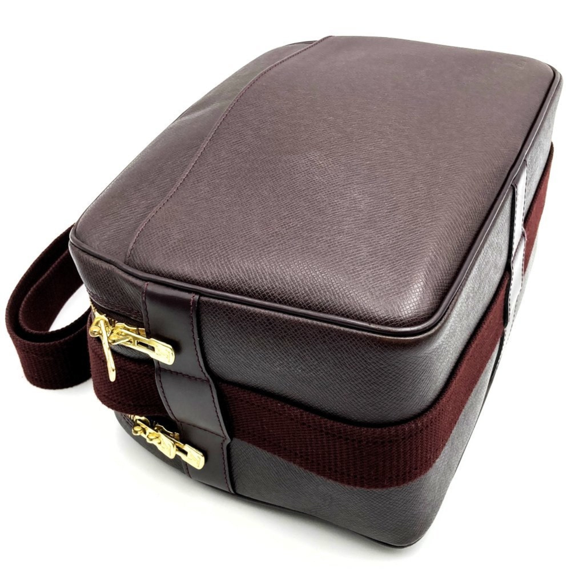 LOUIS VUITTON Reporter Shoulder Bag
