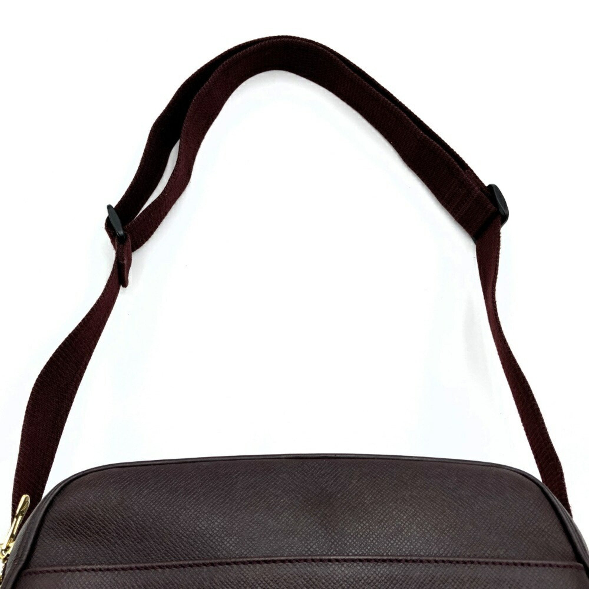 LOUIS VUITTON Reporter Shoulder Bag