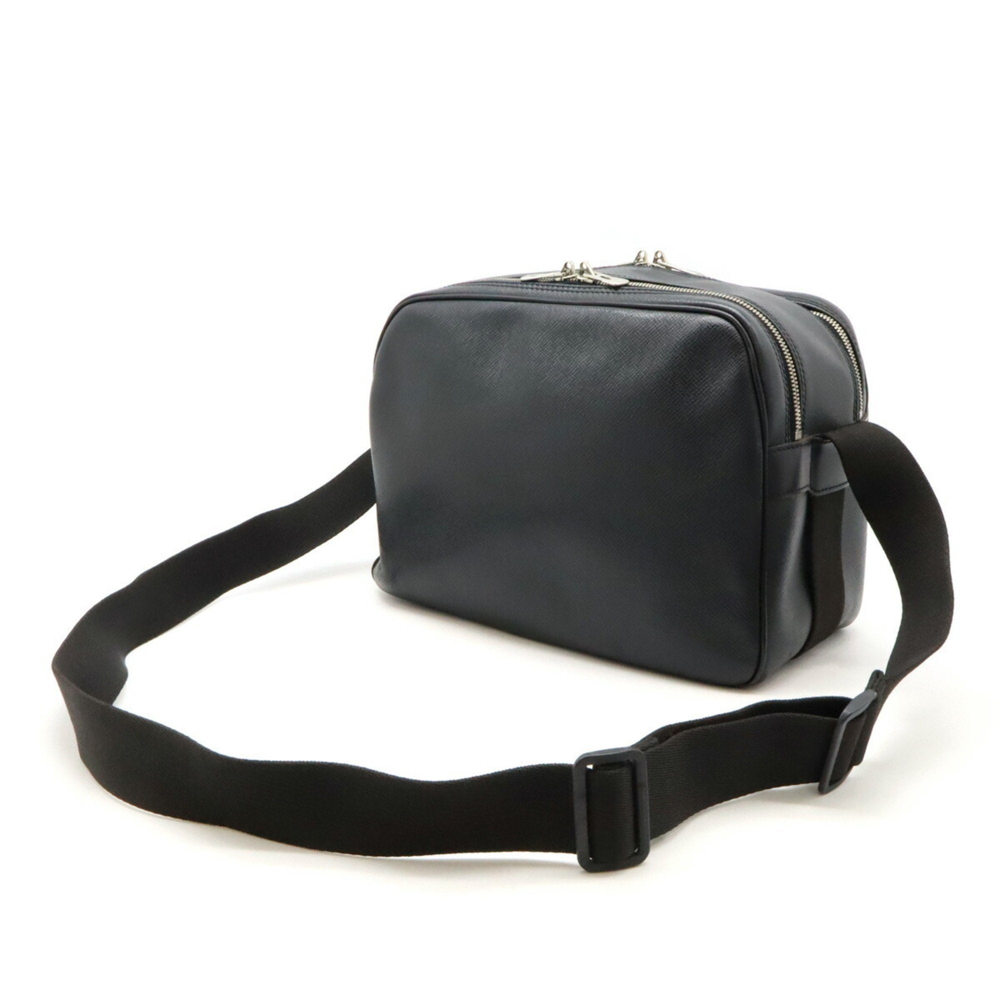 LOUIS VUITTON Reporter Shoulder Bag