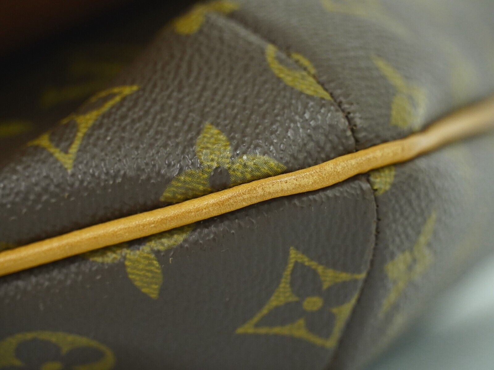 LOUIS VUITTON M1:1 Reptte Tango Shoulder Bag