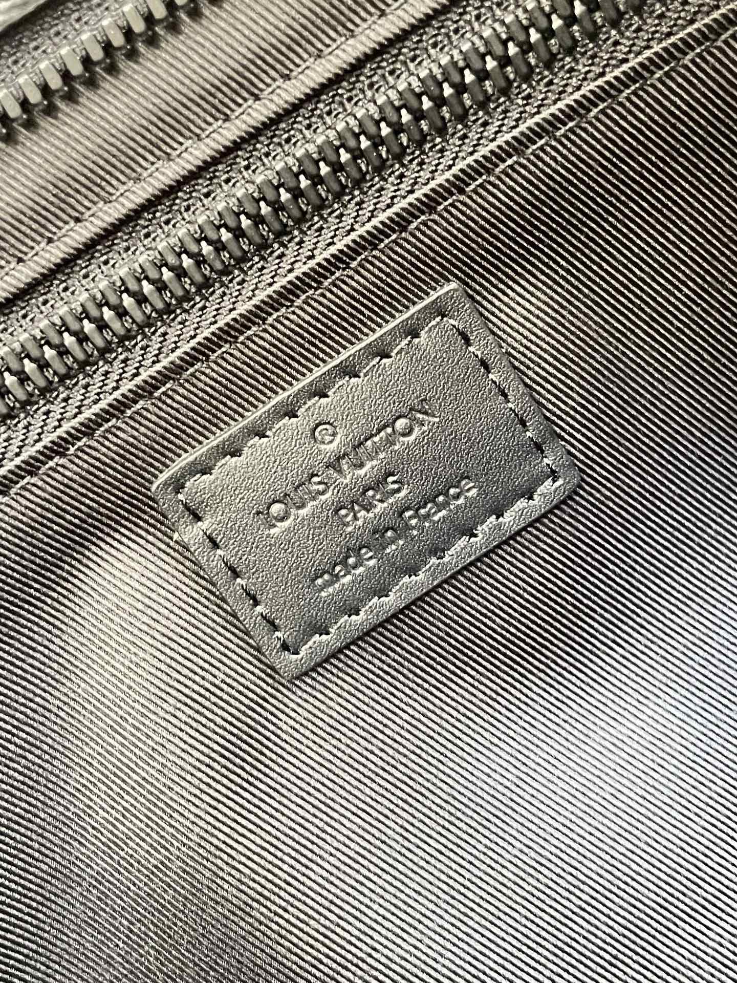 Louis Vuitton Sac Plat Horizontal Zippe Monogram Eclipse For Men, Bags, Shoulder And Crossbody Bags 15.4in/39cm Louis Vuitton M45265