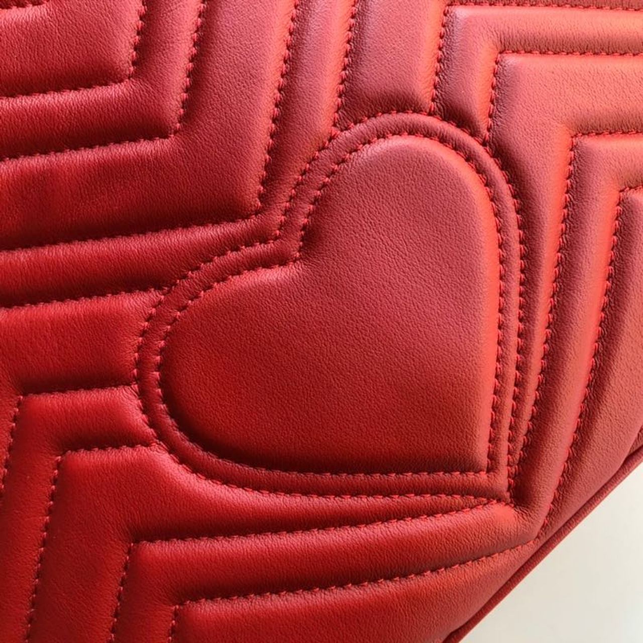 Marmont Small MatelassÃƒÂ© Shoulder Bag Hibiscus Red MatelassÃƒÂ© Chevron For Women 10in/26cm  443497 DTGLAMIT 6433