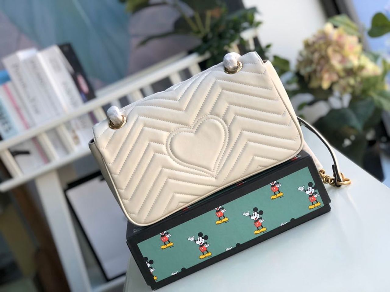 Marmont Small MatelassÃƒÂ© Shoulder Bag White MatelassÃƒÂ© Chevron For Women 10in/26cm 443497 DTGLAMIT 9022